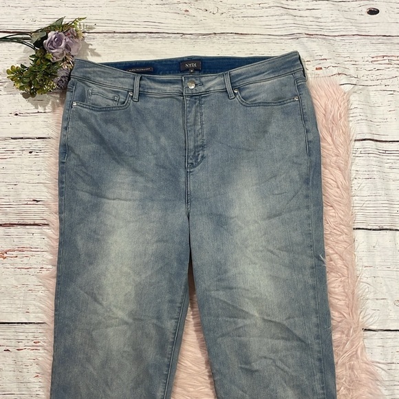 NYDJ Not Your Daughter's Thighshaper Straight Crop High Rise Jeans - Picture 6 of 9